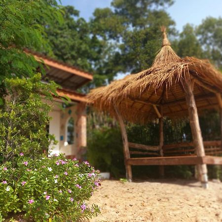 Sabai Sabai Beach Bungalows Koh Phayam Δωμάτιο φωτογραφία
